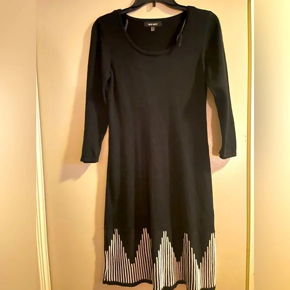 nine west black and white dress NINE WEST BLACK, WHITE & TURQUOISE FLORAL PRINT SLEEVELESS FIT & FLARE   Whispers Dress Agency